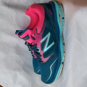 New Balance Women's W695LA2 695v2 Running Sneakers